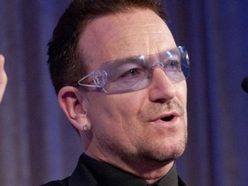 Avião do vocalista do U2, Bono Vox, perde a porta durante o voo