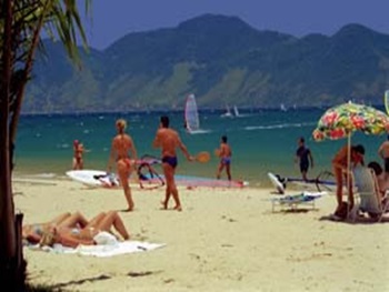 Turistas passam a pagar entrada para visitar Praia dos Castelhanos em Ilhabela